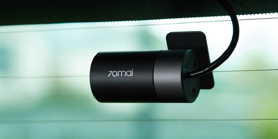 можно установить на заднем стекле непосредственно в салоне авто